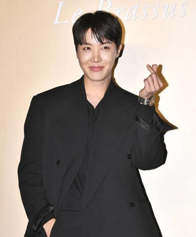 J-Hope 将出演 MBC 节目《全知干涉点》。
节目组相关人士于 5 月 2