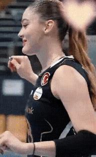 看看哈登女友
看看詹嫂库嫂
你们很早成家都是因为眼光太低
看看被杜兰特狂赞的女神