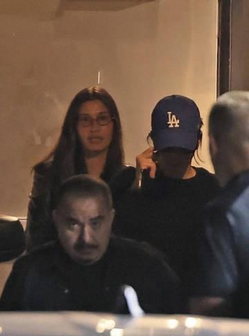 Kendall Jenner 和 Hailey Bieber离开位于比弗利山庄的