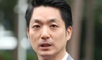 国民党主席选举定于2025年10月18日进行，这场选举关乎党内领导权的更迭。现任