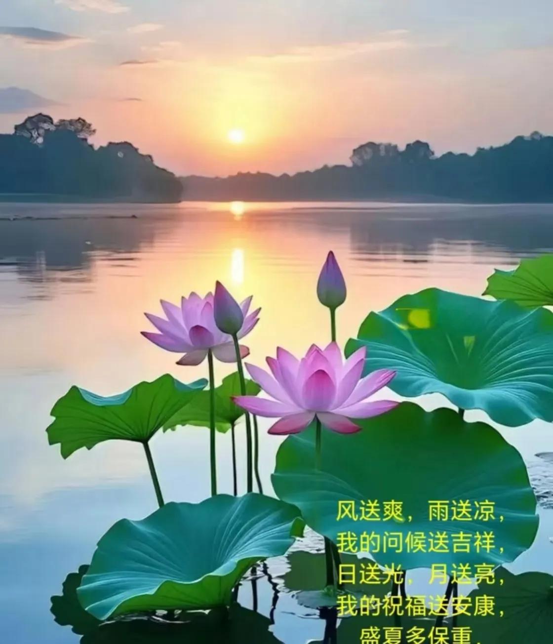 《观世吟》
尘间纷扰似繁丝，清净双眸识本真。
喜乐盈怀迎岁月，浮华过眼若风尘。