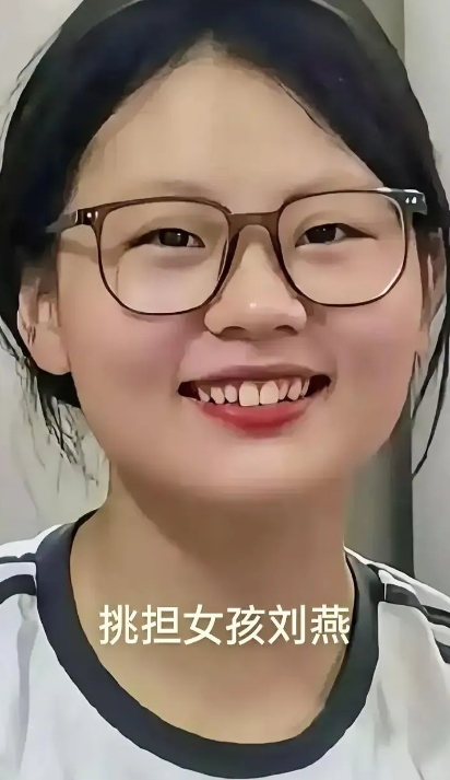 扁担女孩出镜了！

她说感谢各位叔叔阿姨，爷爷奶奶！对她的密切关注与关心。我会一