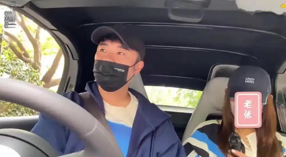 我问我老公，陈赫现在火锅店开得这么火，为什么发视频还要给张子萱打码？
我老公说，