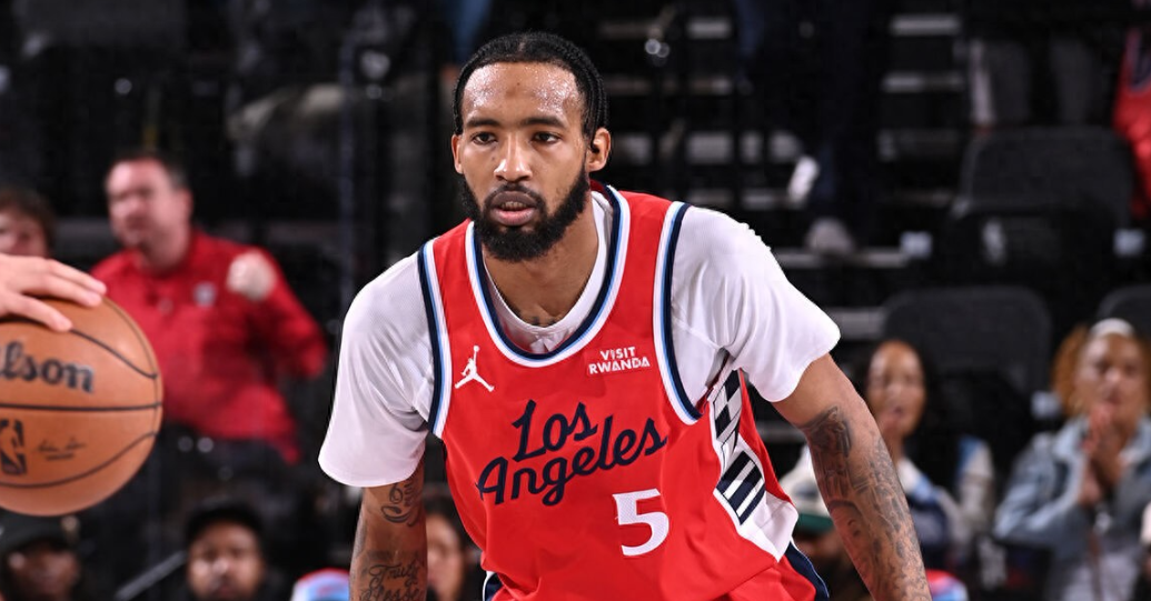 1月5日，据ESPN记者沙姆斯·查拉尼亚报道，快船前锋小德里克·琼斯遭遇右膝内侧