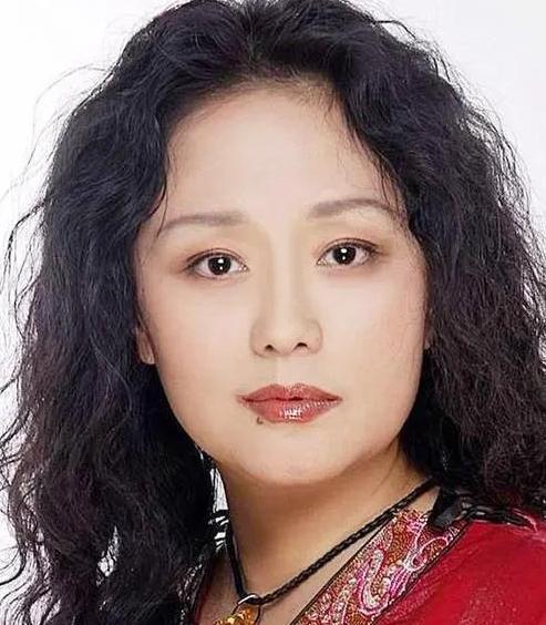 1979年，演员廖学秋去外面拍戏，6个月后突然回家，想要给老公一个惊喜，没想到家