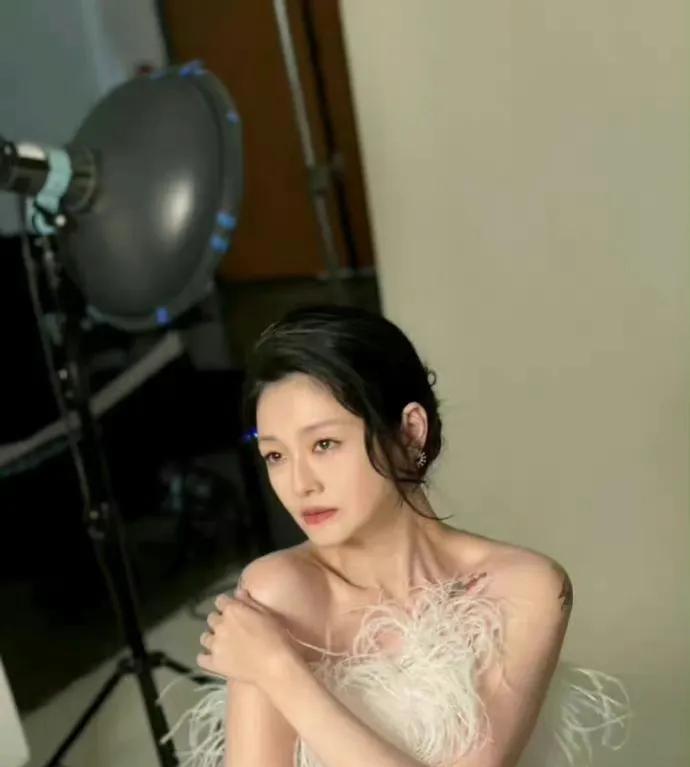 那一年大s是准备复出的，
她安顿好了两个孩子，
让自己身材和皮肤都尽量恢复如初，