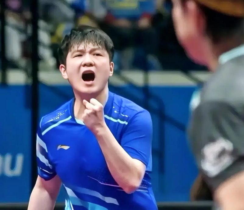 看出来没，樊振东就是逆境里爆发力更强，决胜局0：4落后，看到他握拳喊出来，就知道