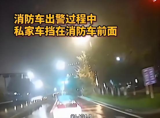 “如不严惩，天理难容！”，陕西女司机在路上开车，听到有人对她按喇叭，她明知对方有