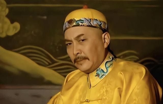 1722年，69岁康熙病重，他把隆科多叫到畅春园：“你给朕陪葬吧。”隆科多一把抹