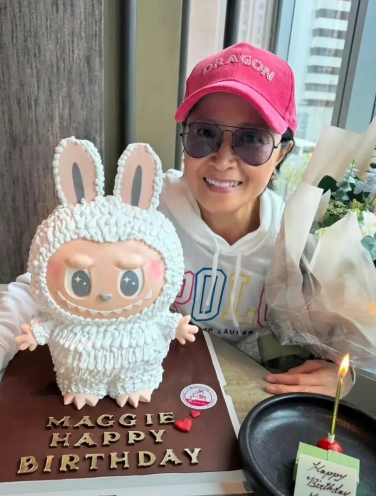 TVB花旦邵美琪晒60岁生日照，素颜出镜满脸皱纹！
昨晚，香港TVB明星邵美琪晒