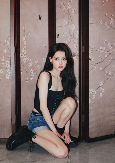 孙怡的这小妆造，小性感，小有感觉，超不错的！