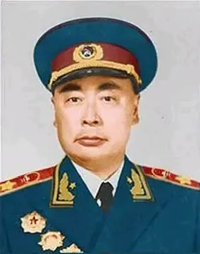 1936年，联络员陈宏叛变，敌人利用陈宏，诱骗陈毅下山，陈毅不知情，下山时，陈毅