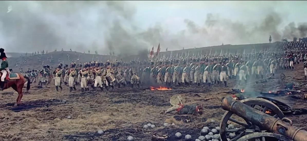 指挥大兵团作战对身体素质要求极高，以苏联拍摄《战争与和平》为例，导演邦达尔丘克需