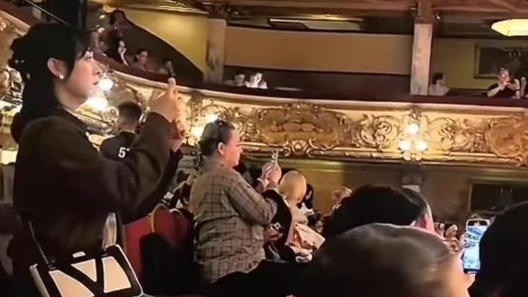 孙俪女儿英国拉丁舞夺冠！11岁小花惊艳全场，邓超的反应太真实了