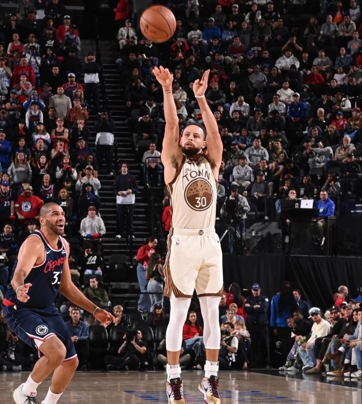 残阵快船都打不过！库里何时退役，才能给勇士一条生路？
102:103惜败缺了哈登