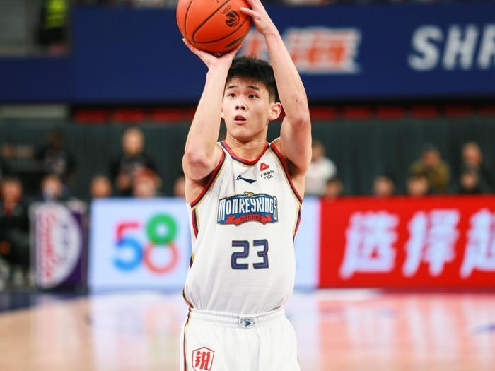 林葳返回洛杉矶继续特训 此后将接受NBA球队单独试训