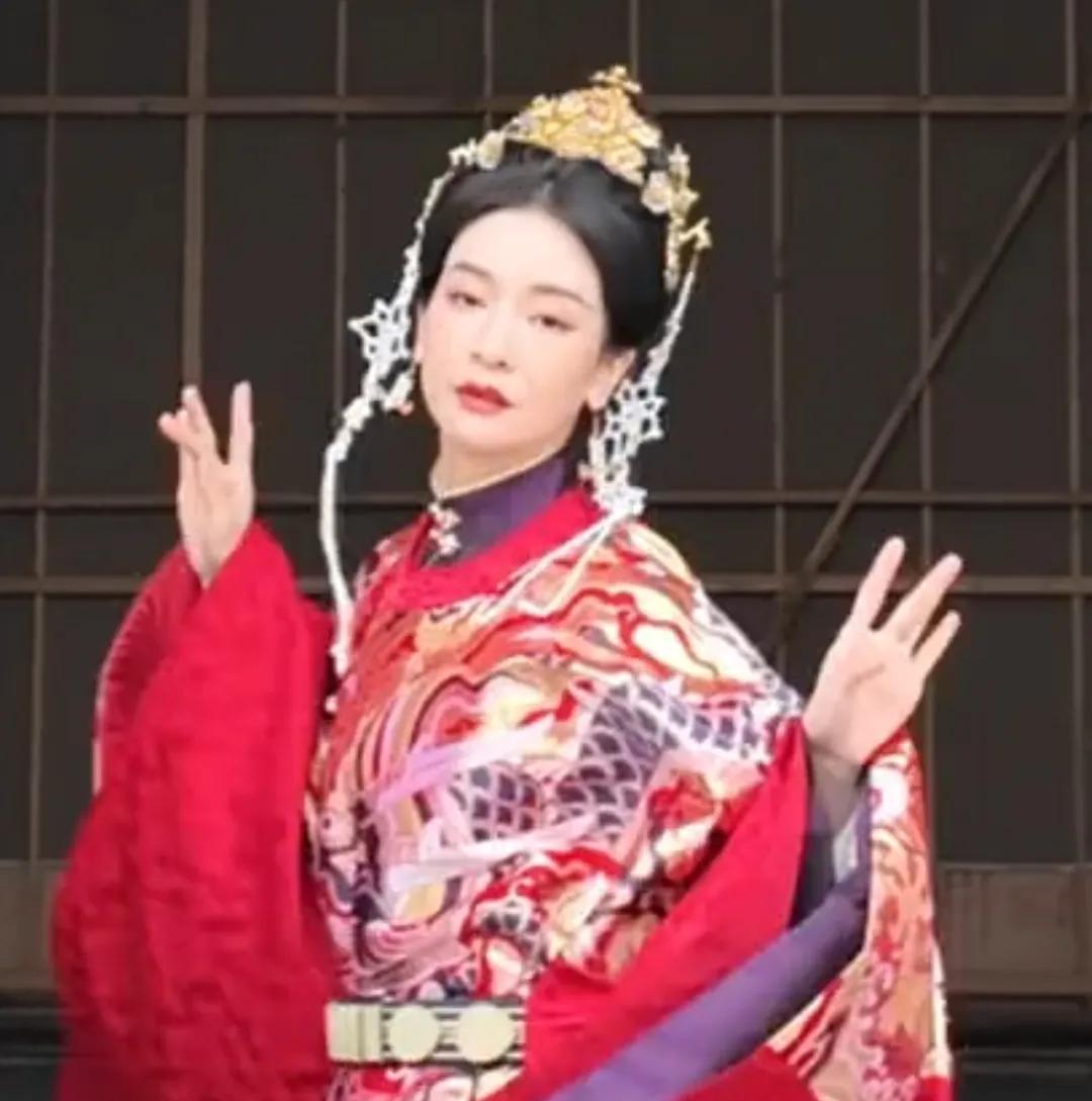 一出场的时候就说看着像李晟，但我又不敢相信李晟都演这么老的角色了吗， 姐姐演的太