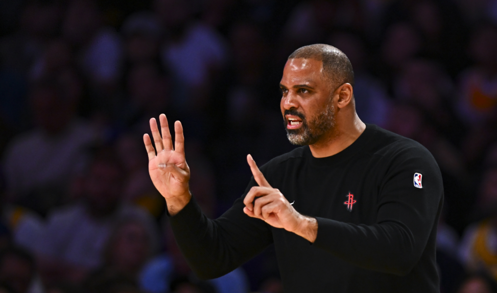 在今天西部NBA杯比赛中，火箭110-121不敌马刺，赛后乌度卡接受了媒体采访。