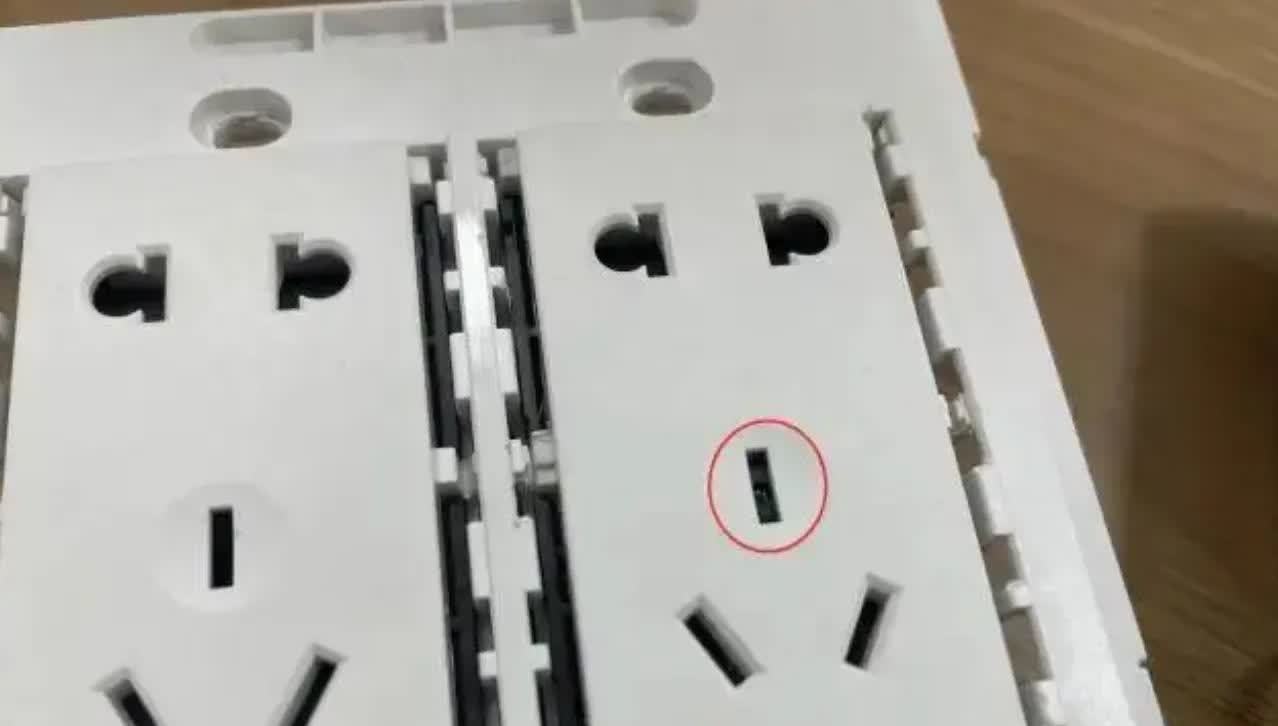 浙江杭州，一男子在短视频平台竟然刷到了自己和老婆的亲密视频，报警后才发现原来是自