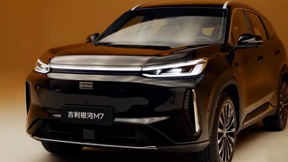 米兰街头的东方浪漫！银河M7全球首秀以黄金座舱与金牌驾控圈粉全球