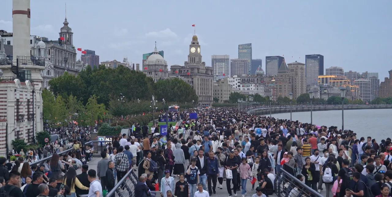 多少人哪怕此刻，都没意识到今天是父亲节。在这个男人不配拥有节日的世道下，连商家都