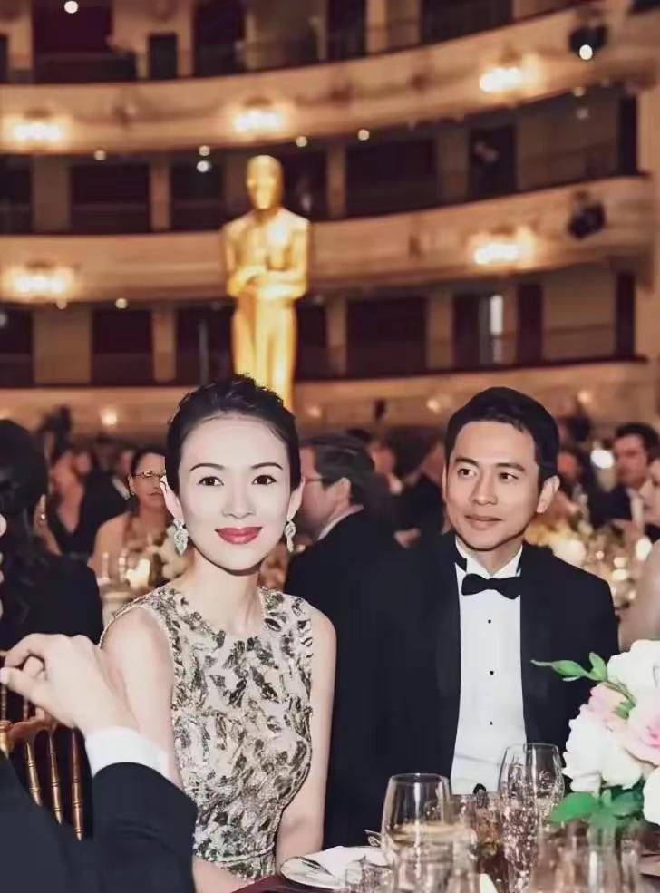 说实话
章子怡这气质
森林北再年轻十岁也赶不上吧
章子怡身上真的有一种贵气，她只
