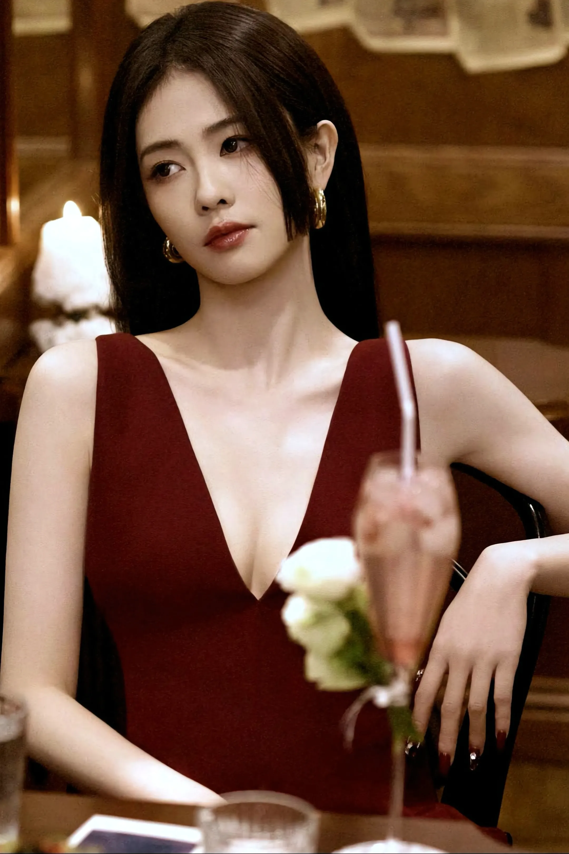 白鹿：红袖添香夜，轻纱掩面时