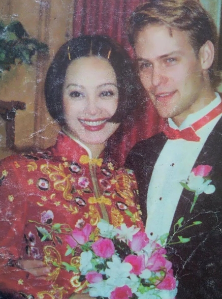 1997年，宁静和外国人保罗结婚，到美国见公婆的时候，婆婆说：“我们家有5000