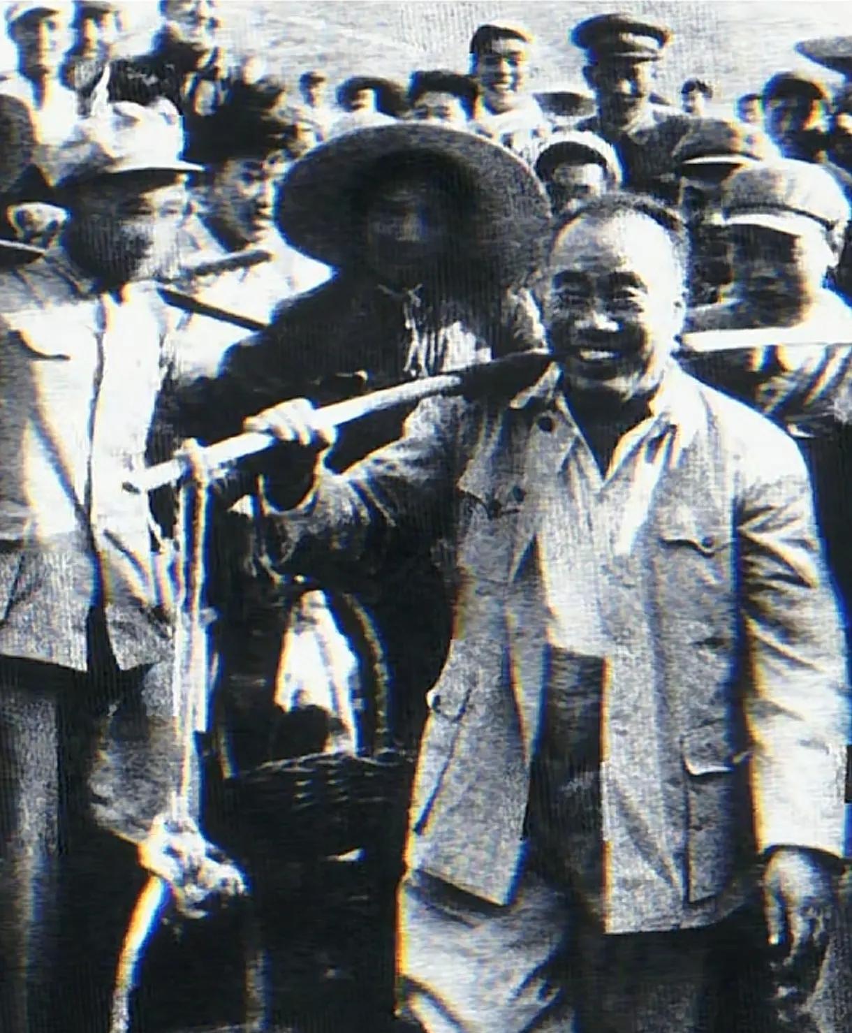 朱老总和彭老总在整个革命生涯中，都喜欢带头冲锋，很庆幸的是两人都基本没有受过伤。