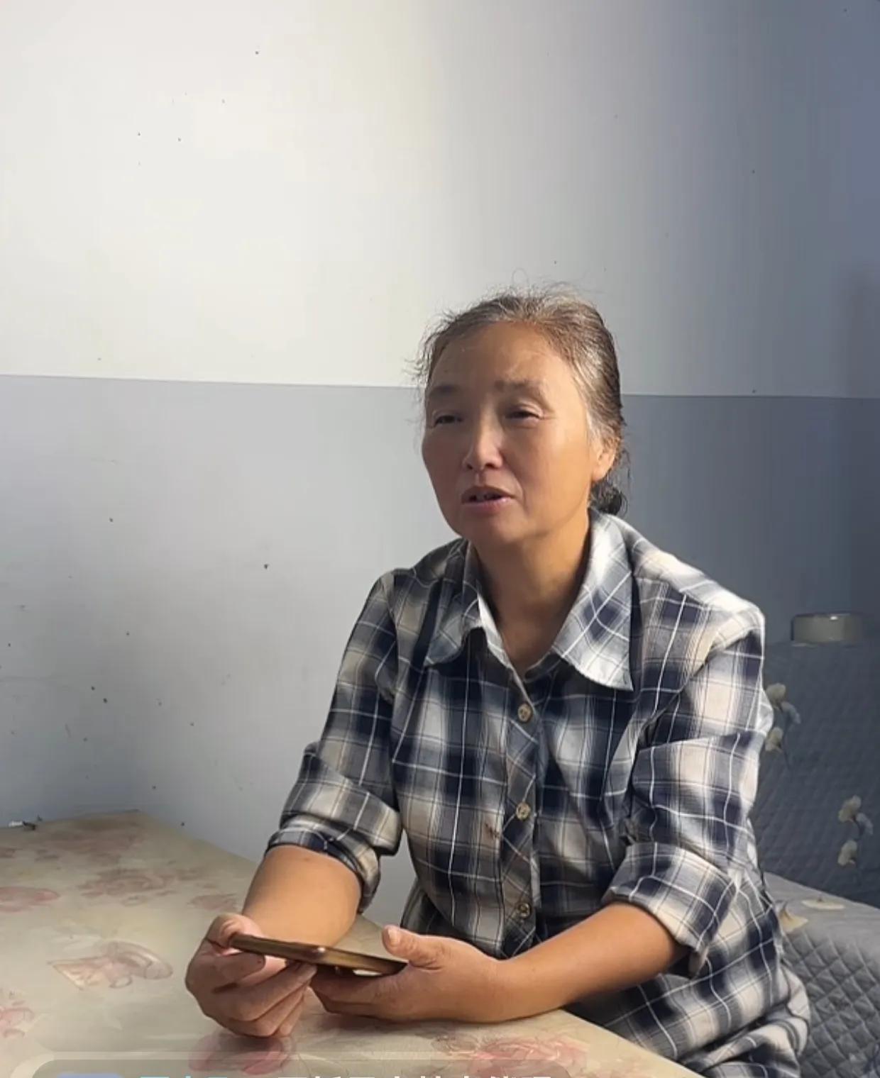 王平今天的直播真是太怪异了！大家发现了吗！
王平今天晚上的直播，并没有卖东西，也