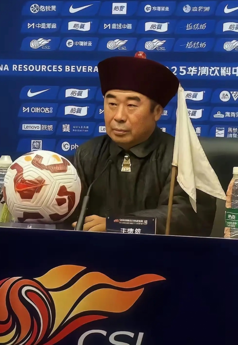 这图P的有点过分了…
鲁沪大战在即，还未开战就举白旗？
这话不在理，即使不带克雷