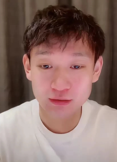 哈哈，不得不说刘丁硕太搞笑了，但是也是实话实说了。

他直播说自己结婚不准备请大