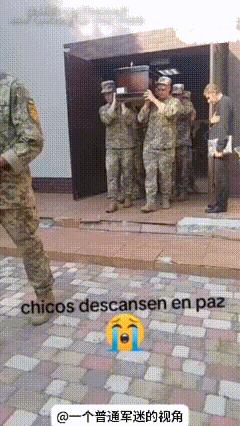 乌克兰为十名阵亡的哥伦比亚雇佣兵举行了一个简单的出殡仪式，然后将他们的棺材打包送