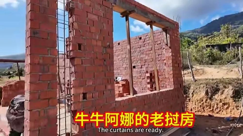 牛牛在老挝建房为何不用现浇平顶，然后加上简易式的人字瓦顶隔热