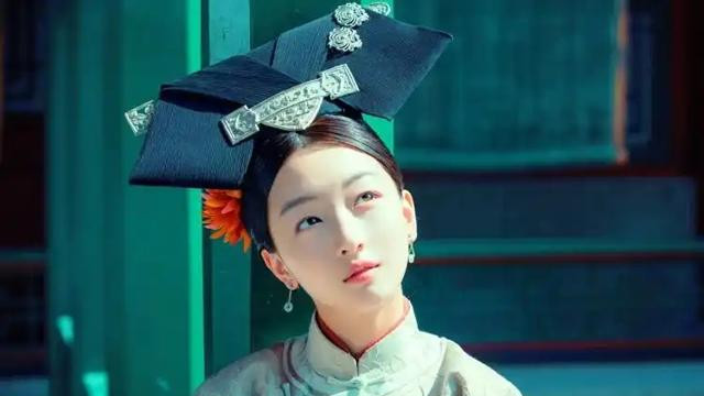 周冬雨：从 “全网黑” 到三金影后，她的 “异类” 人生从来不需要讨好谁