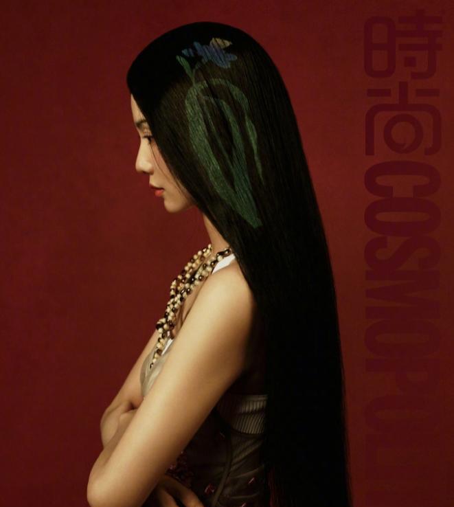 刘诗诗拿下《时尚COSMO》金九刊
继杨颖，刘亦菲，宋茜，倪妮之后，第四位解锁五