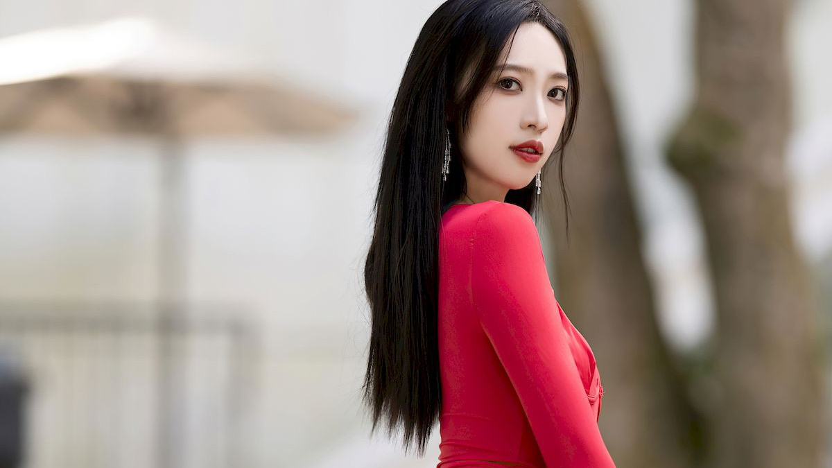 郑颖姗Bev红色连衣短裙搭配黑丝性感写真