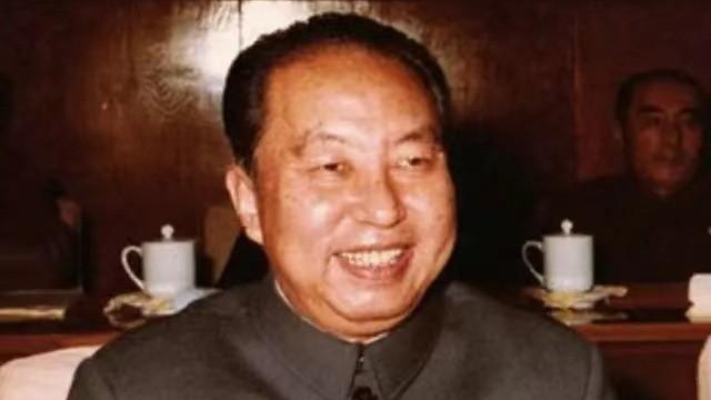 邓公逝世后，华老罕见地向中央提出一个请求，中央：同意