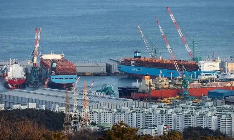 韩国和日本造船厂最近挺头疼，本以为能接下美国军方的大船订单，捞上一笔。可美国却说
