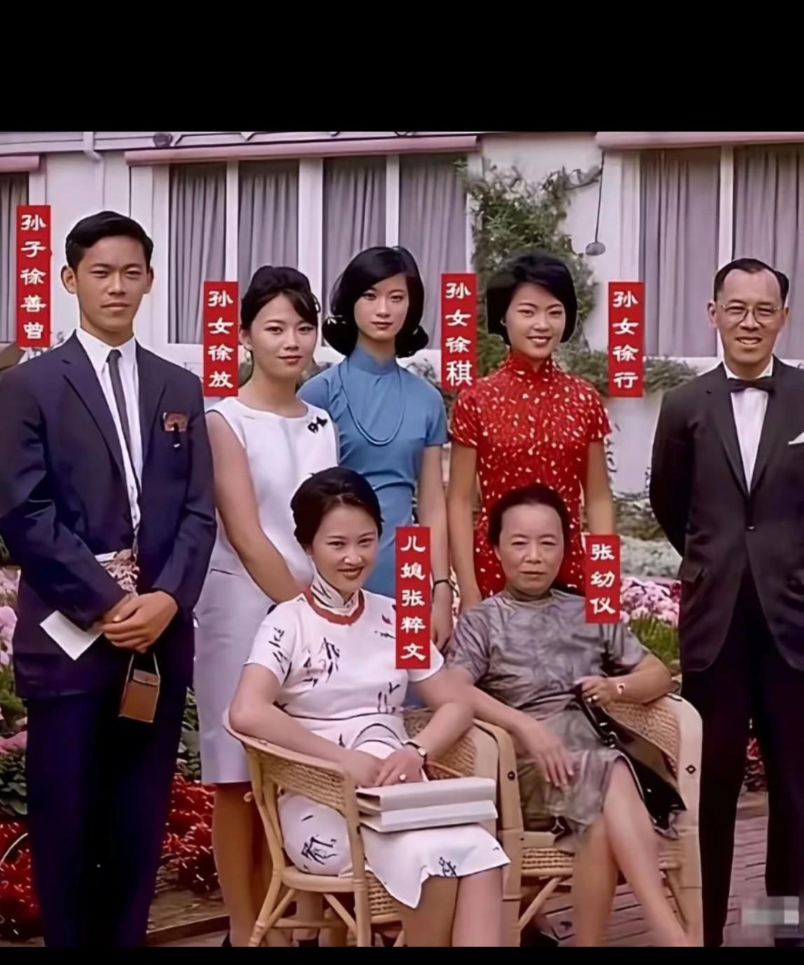 刷到1962年张幼仪在纽约的祖孙三代全家福，盯着照片看了好久好久，突然就懂了为什