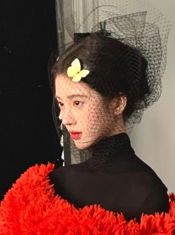 鞠婧祎真的令人大开眼界，活生生拍出了女人味，越来越喜欢她了，不愧是4000年第一