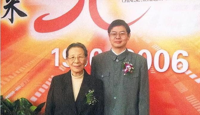 美国人打死也不会想到，最终打破芯片技术壁垒的，居然是一位年过八旬、头发花白的老太