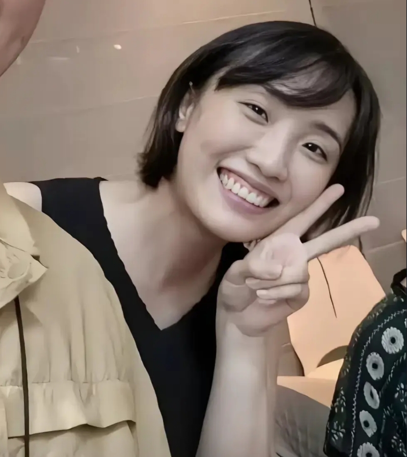 胡歌他妈妈的高要求一个也没有实现！

胡哥妈妈去世后，黄曦宁才有机会，否则妈宝男