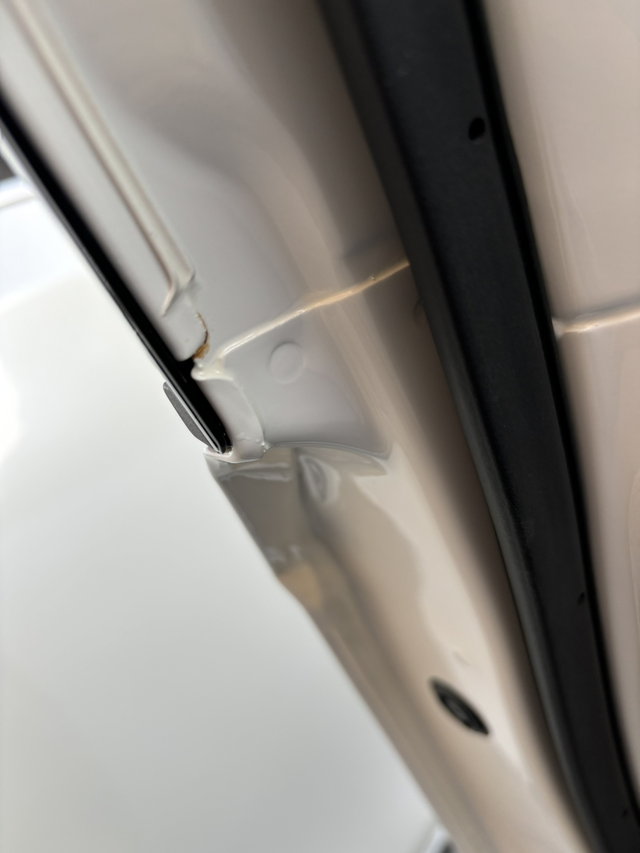 雅阁生锈问题
你们的雅阁主副驾驶车门焊接点这里生锈了没，我看后悬架的螺丝基本都生