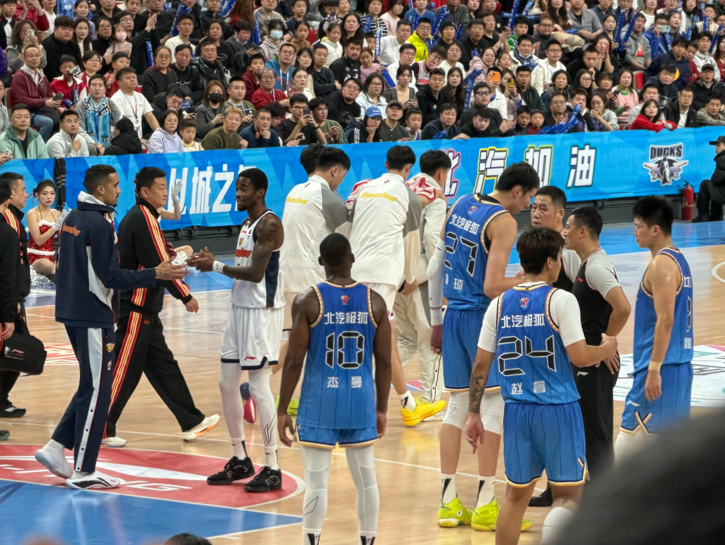 1月1日19：35，2025/2026赛季CBA常规赛第九轮“新年大战”展开争夺