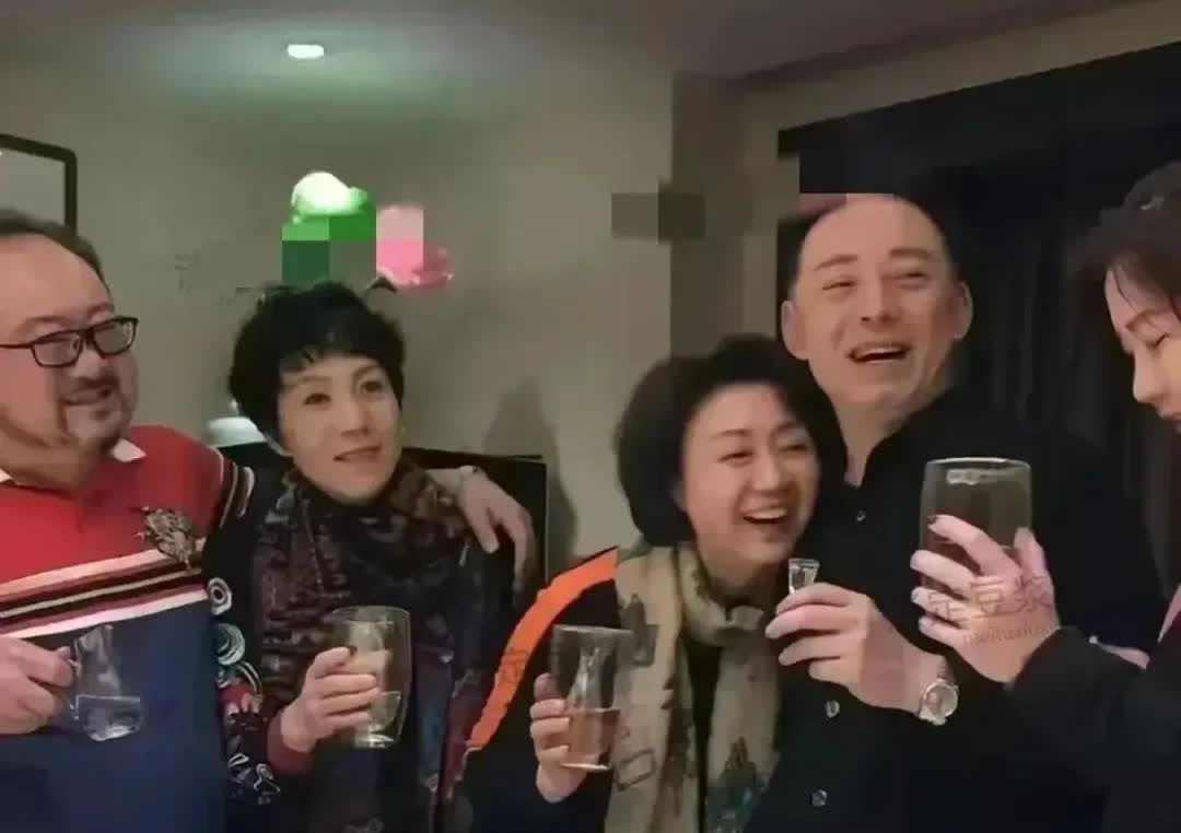从香港发言到了酒局照片流出，李胜素得罪了谁？
木秀于林风必摧之，自古如此，李胜