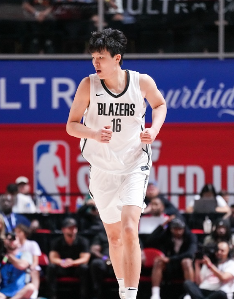 13日，NBA夏季联赛继续进行。开拓者以86比96输给了灰熊。中国球员杨瀚森总共