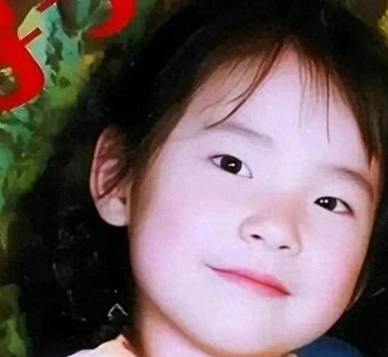 2005年，西安一名6岁女童不幸被拐卖，，整整9年她隐忍不发，每天背自己的家庭地