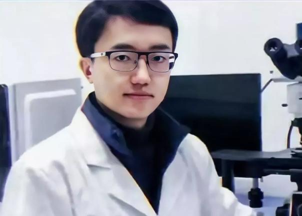 “祖国需要我，我要立刻回去”！得知祖国芯片行业遭遇“卡脖”后，科学家杜灵杰果断拒