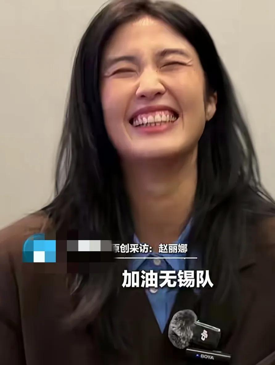 女足赵丽娜为家乡无锡队加油，却因“太湖三傻”笑翻全场！



国家队守门员赵丽娜